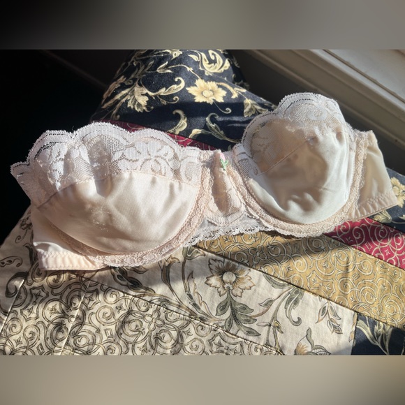 Vintage cream satin Chantilly lace trim Maidenform strapless bra •32B - Picture 10 of 11
